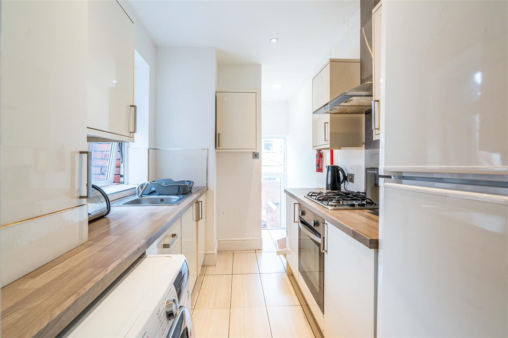 4 bedroom Maisonette To Let