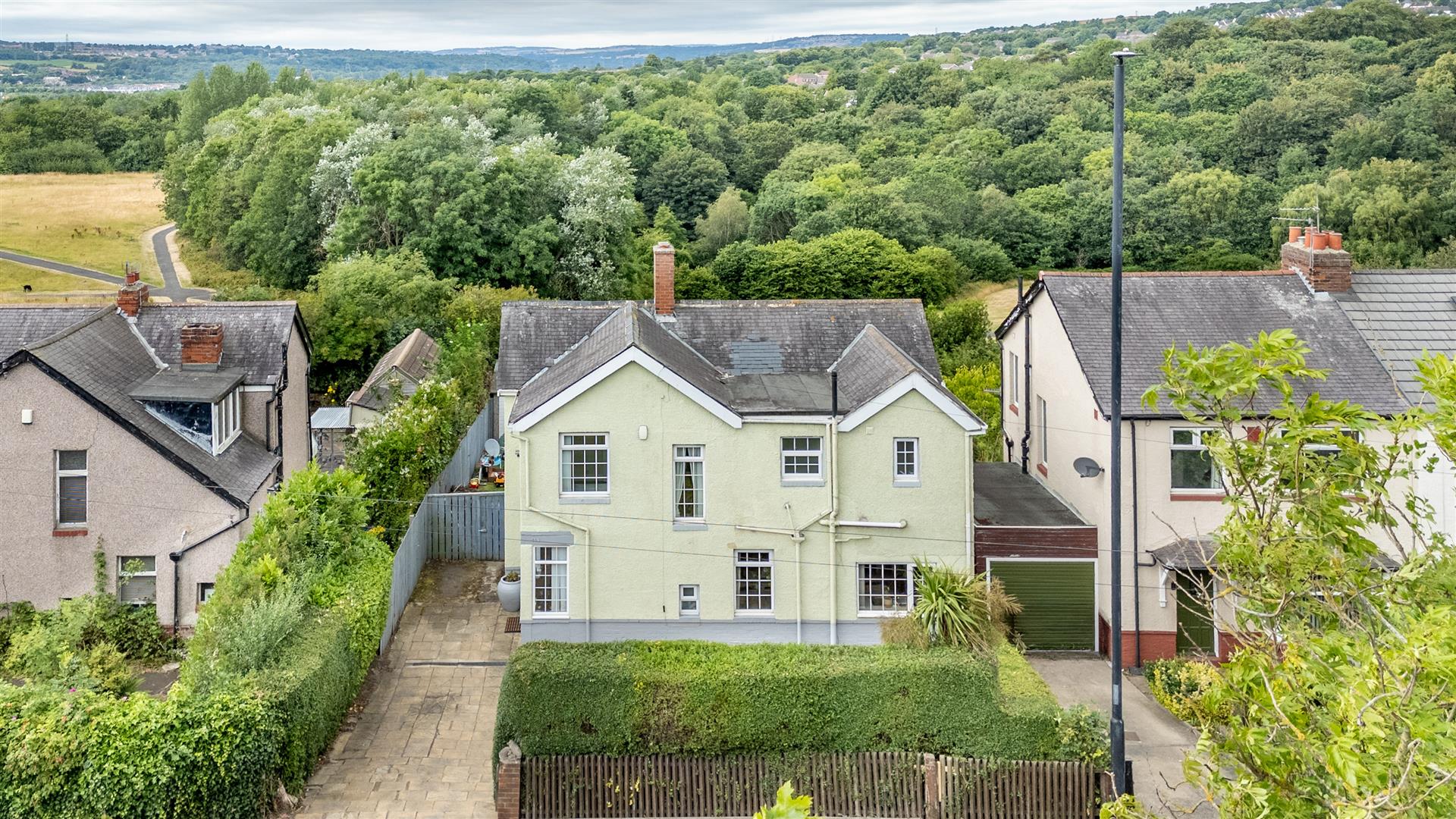 4 bedroom Detached house Under Offer