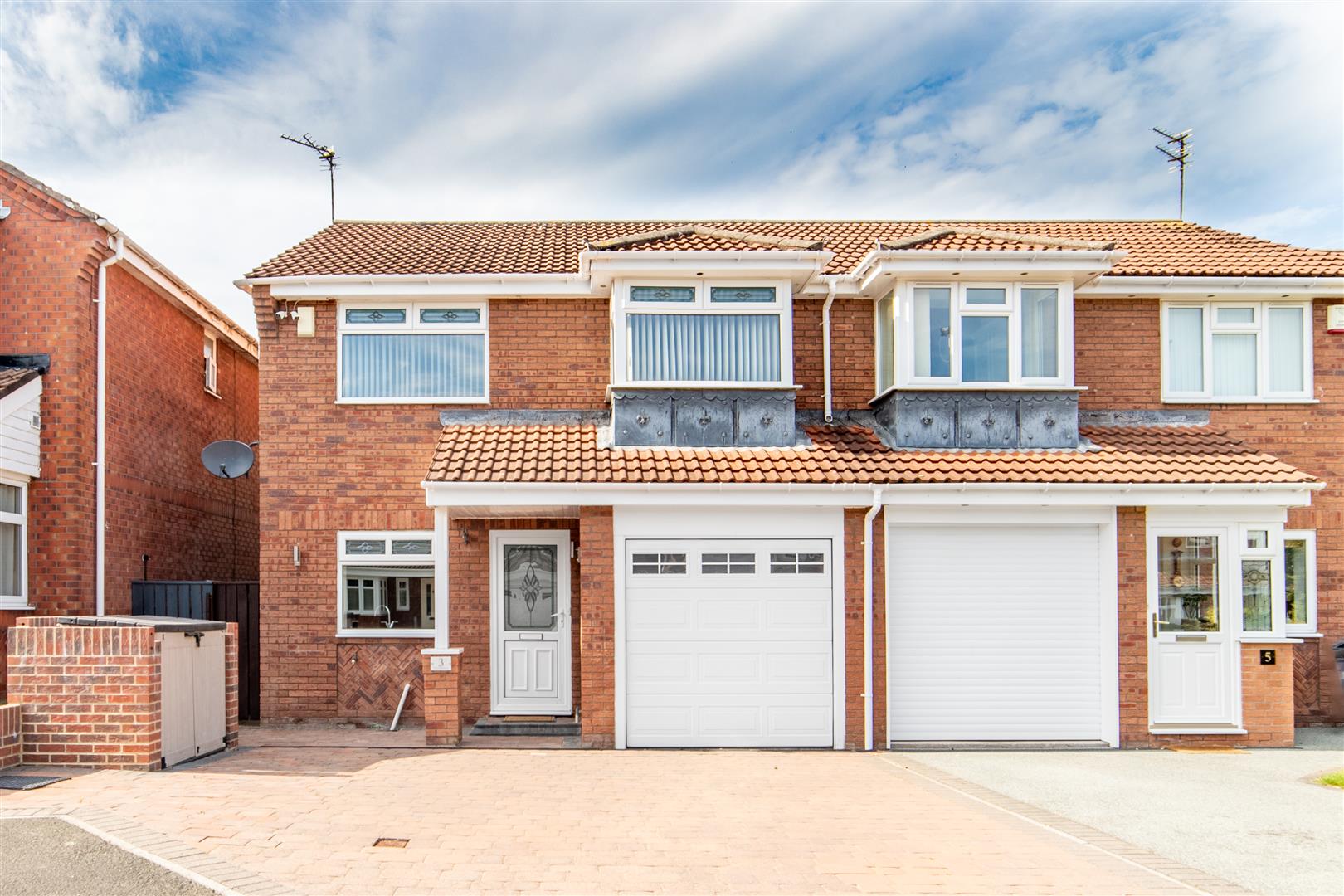 3 bedroom Semi-detached house For Sale