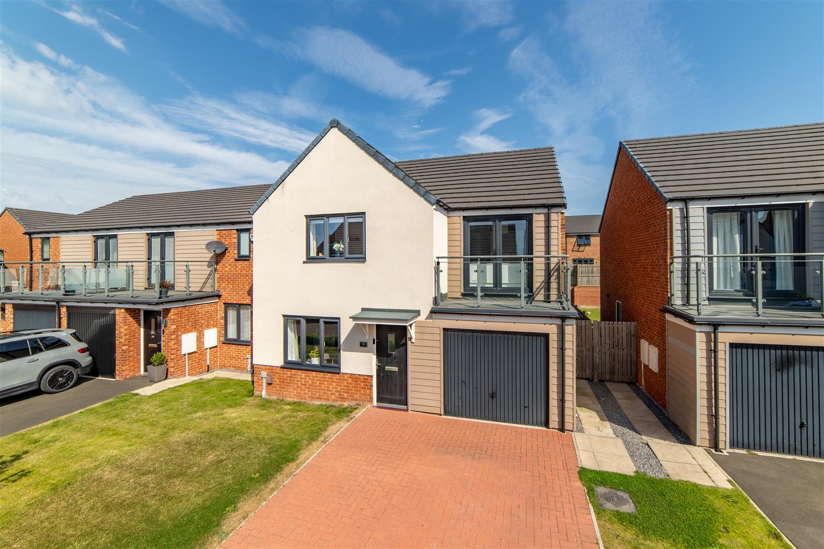 4 bedroom Detached house Under Offer