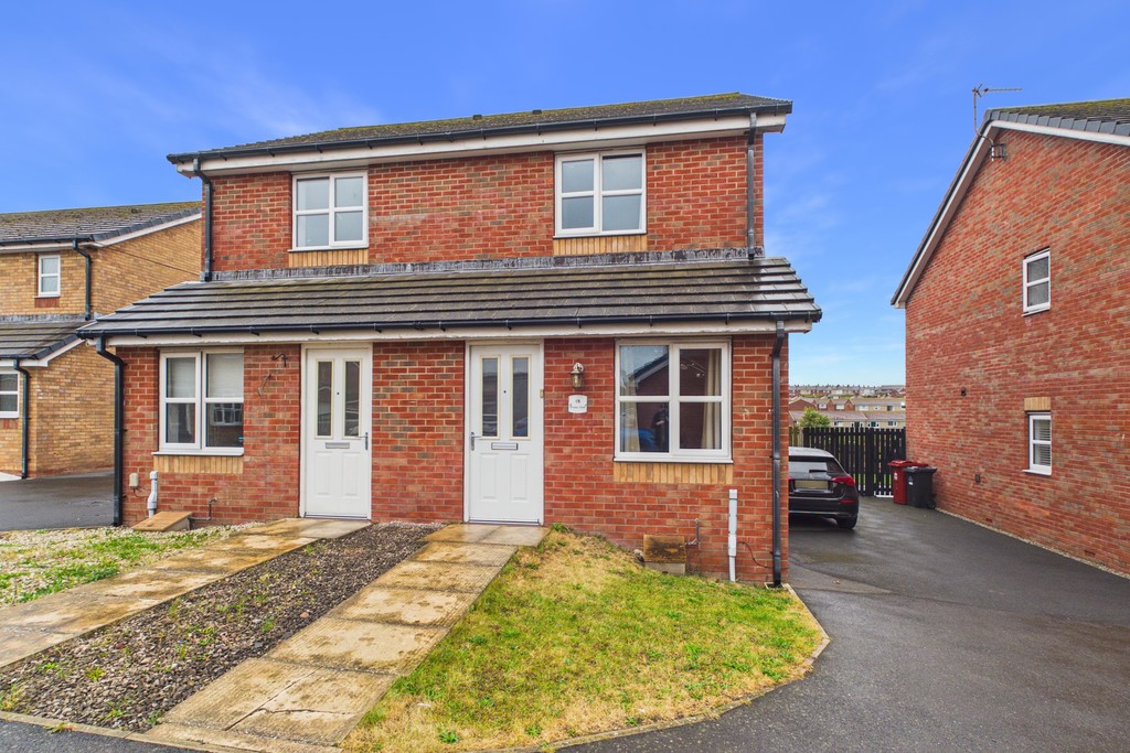 2 bedroom Semi-detached house To Let