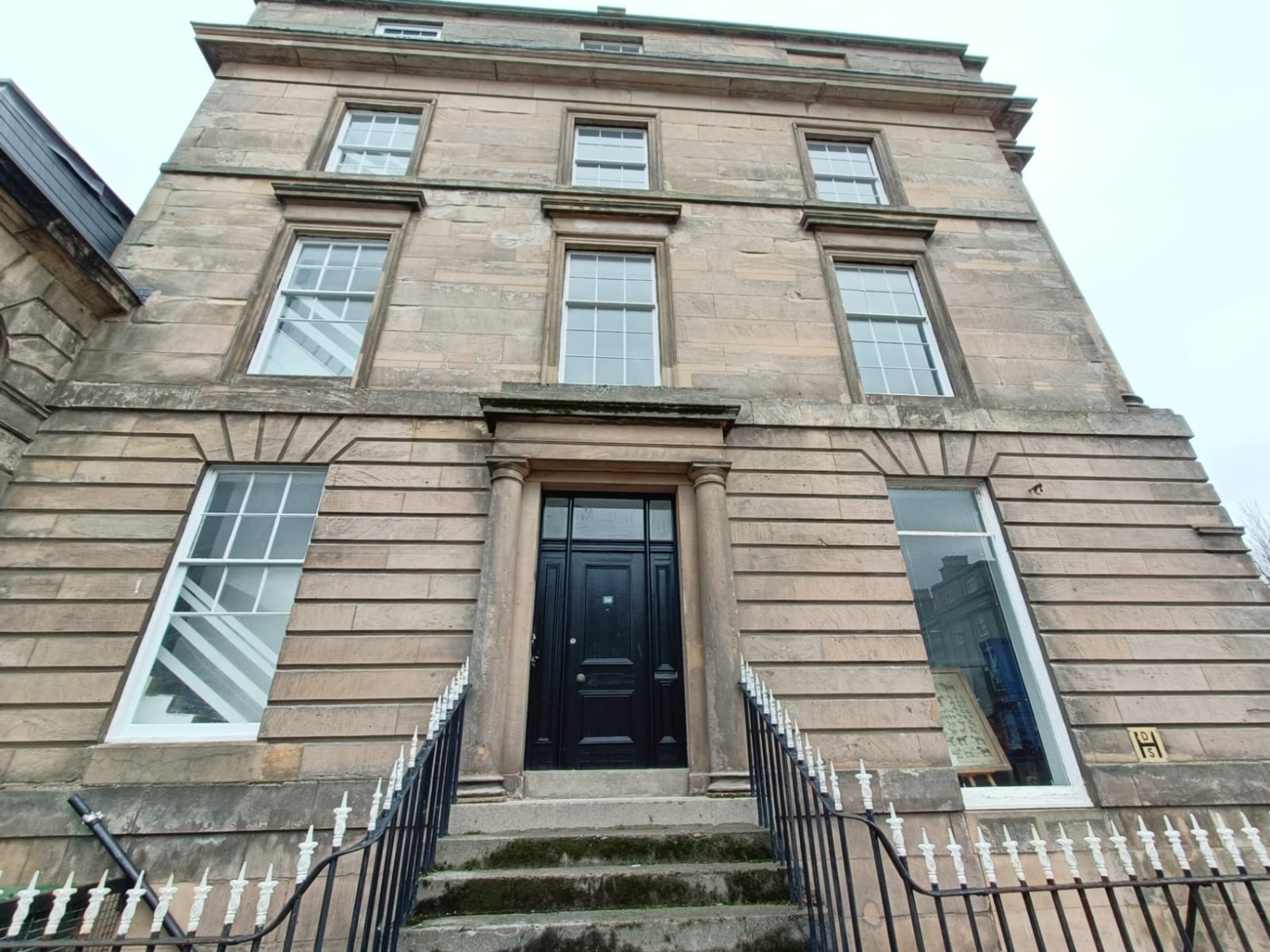 3 bedroom Flat To Let