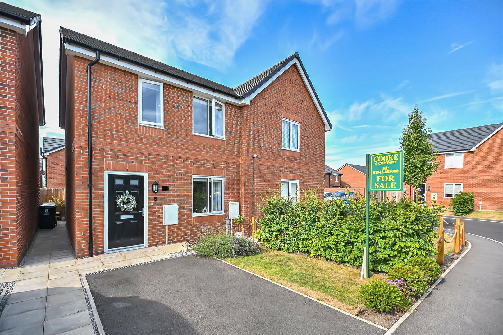 2 bedroom Detached house Under Offer