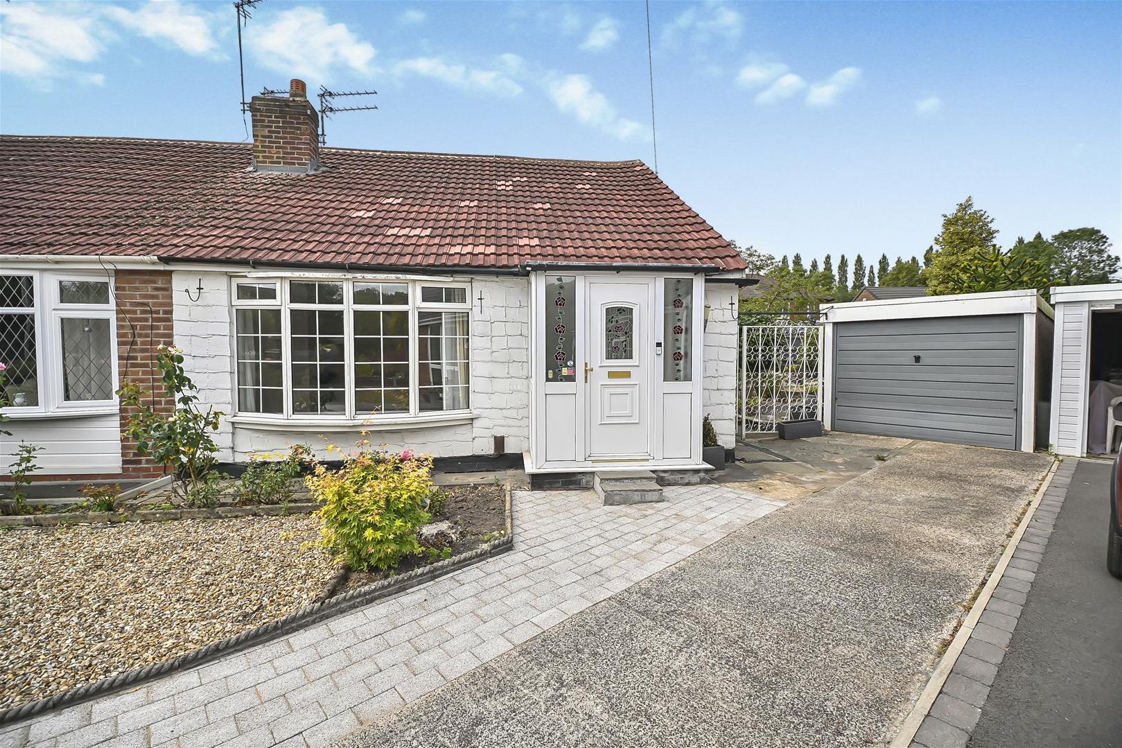 2 bedroom Detached bungalow For Sale