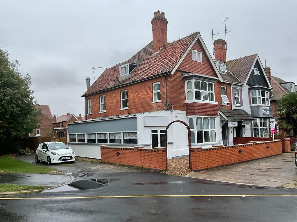  Semi-detached house For Sale