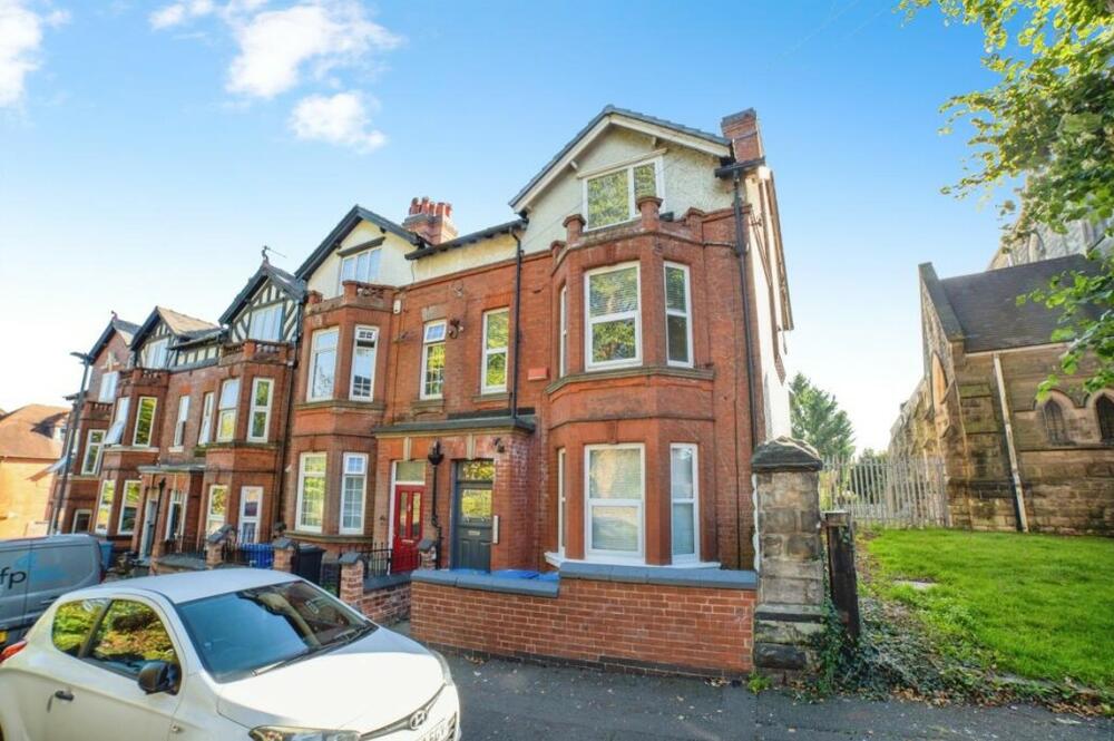 7 bedroom End of terrace house For Sale