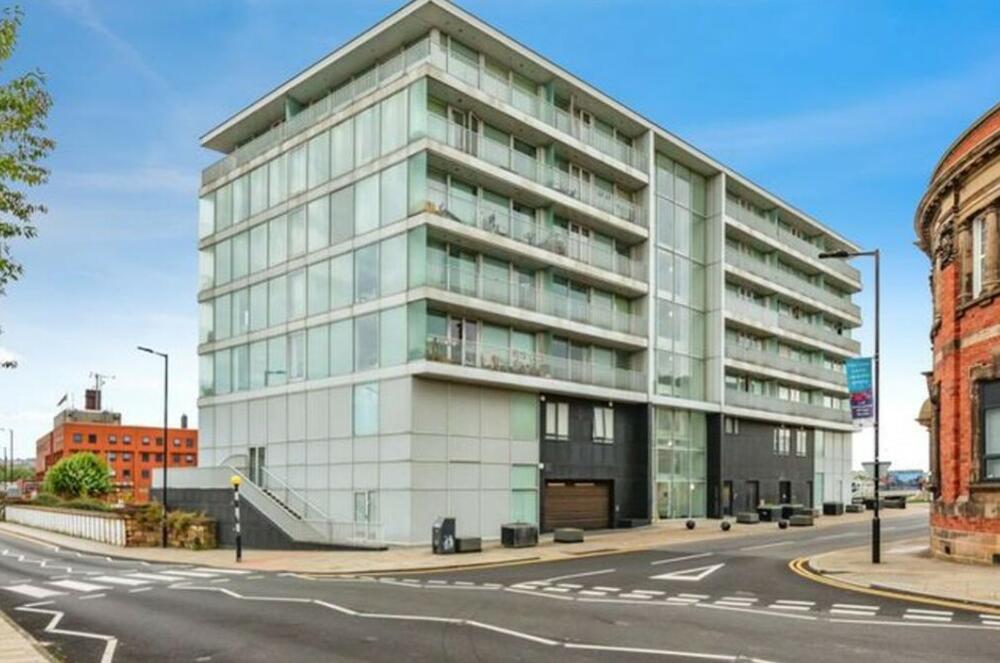 2 bedroom Flat For Sale