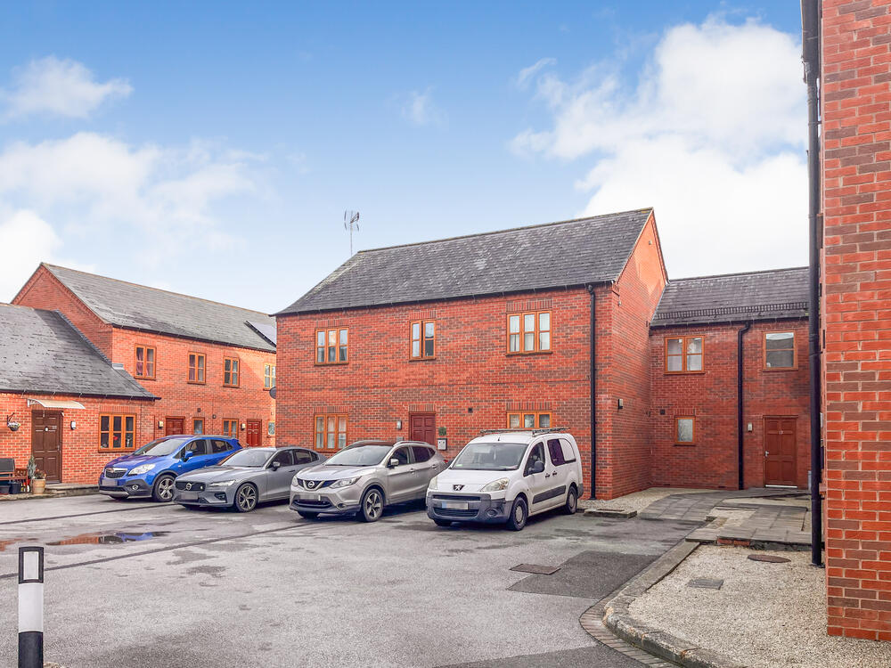2 bedroom Flat For Sale