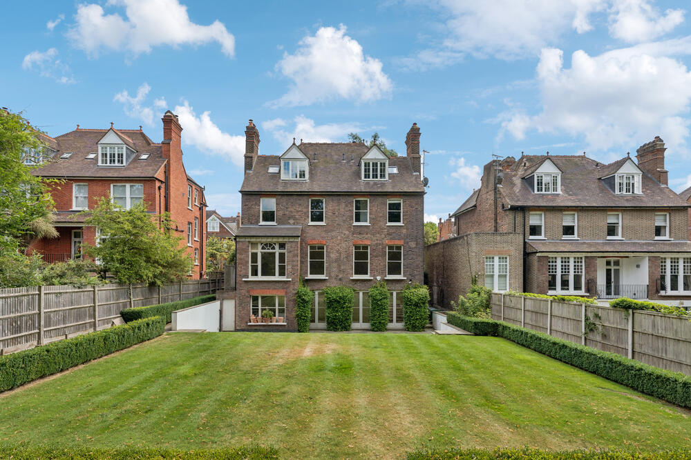 5 bedroom Detached house For Sale