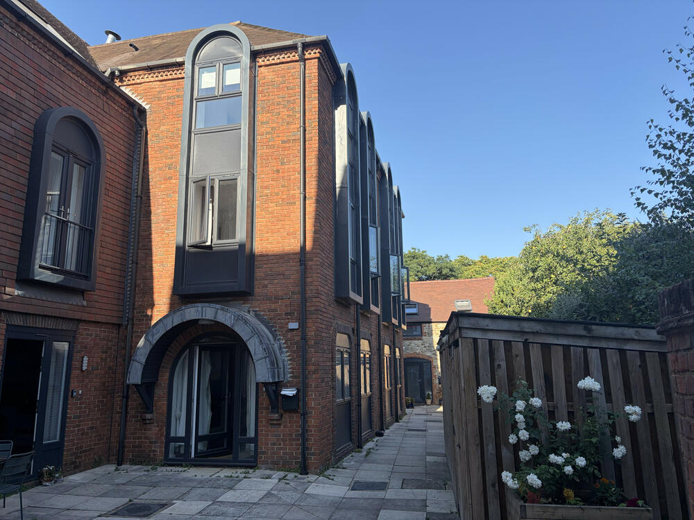2 bedroom Flat share For Sale