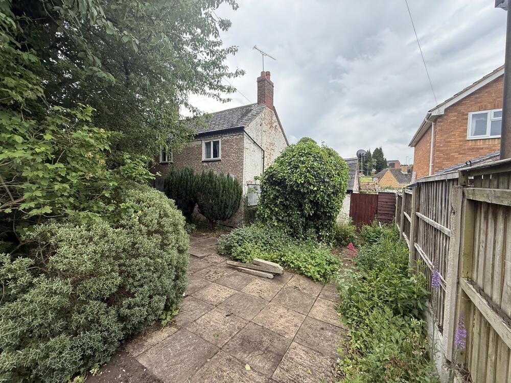 2 bedroom Semi-detached house For Sale