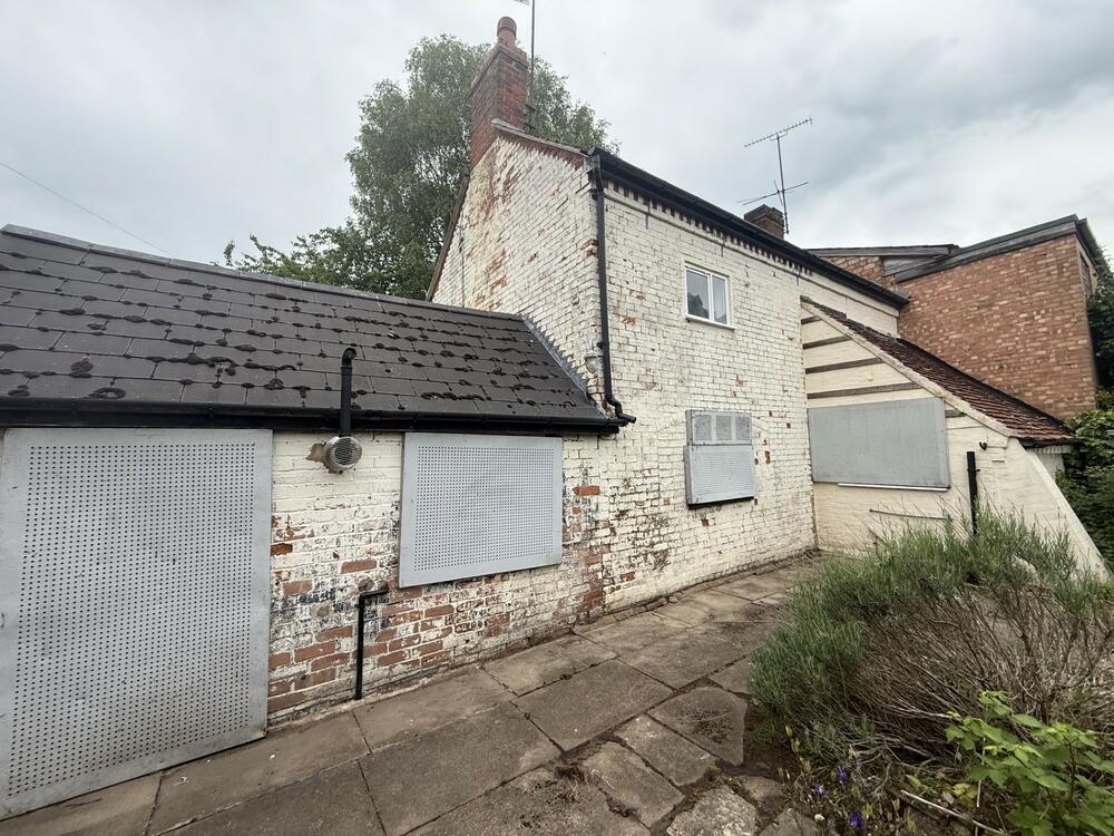 2 bedroom Detached house For Sale