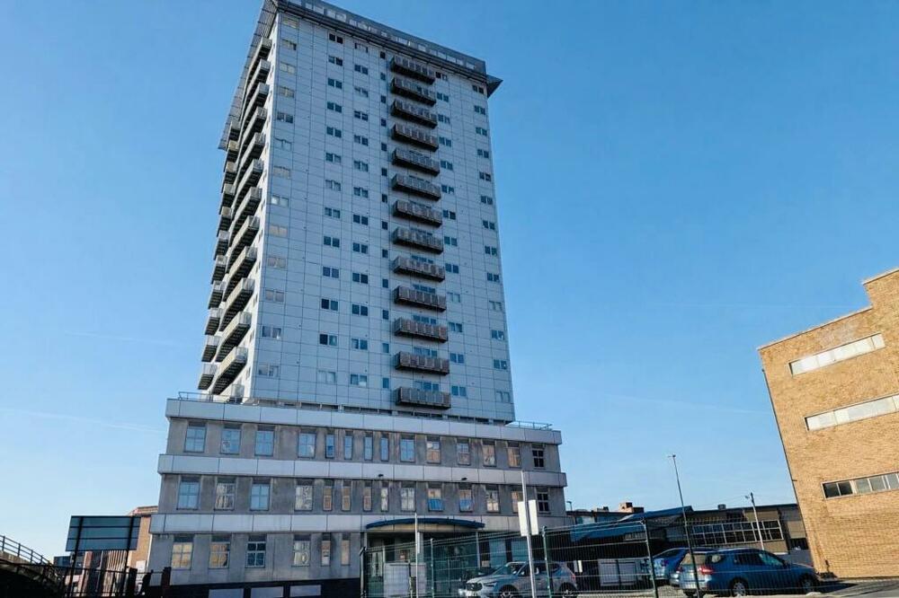 3 bedroom Apartment For Sale