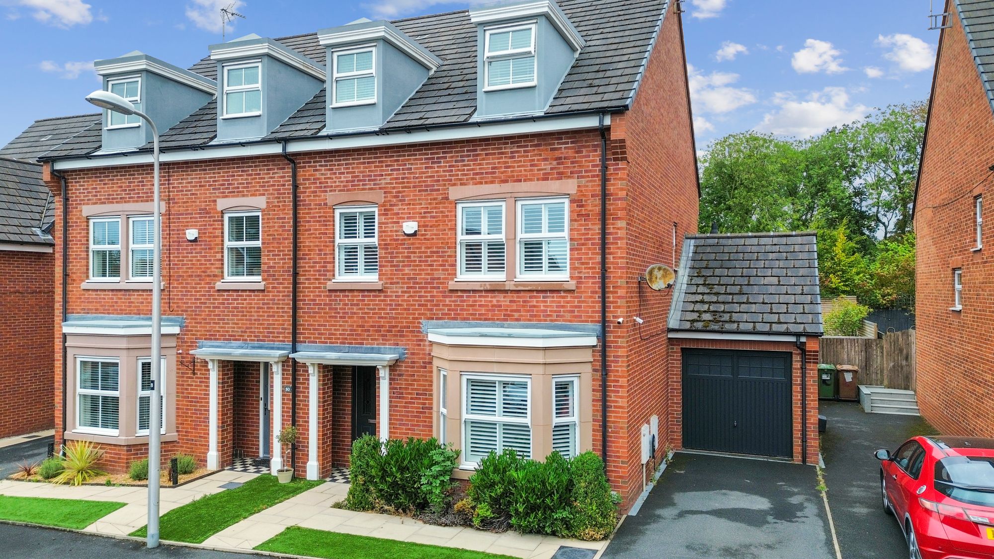 5 bedroom Semi-detached house For Sale