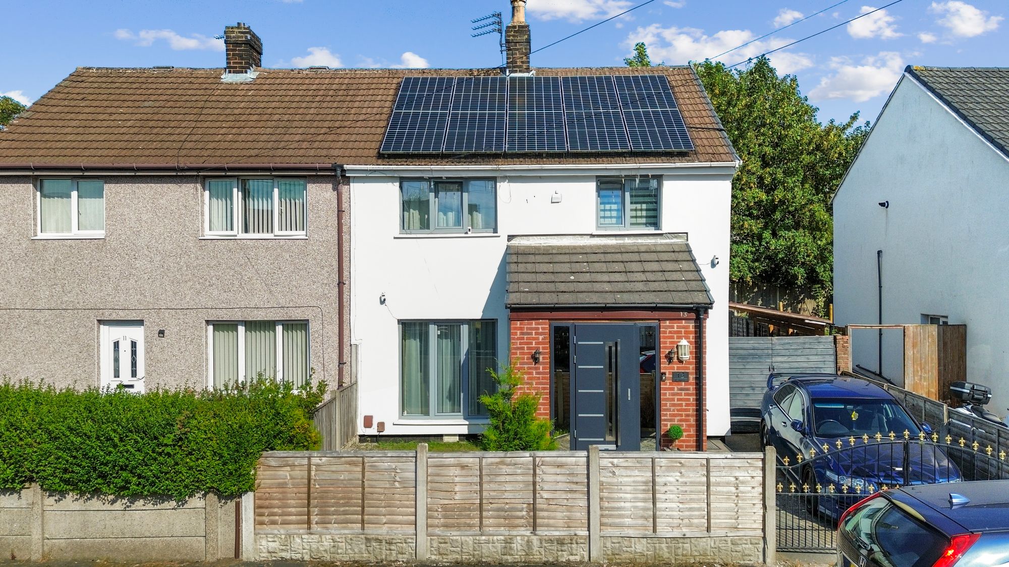 3 bedroom Semi-detached house Under Offer