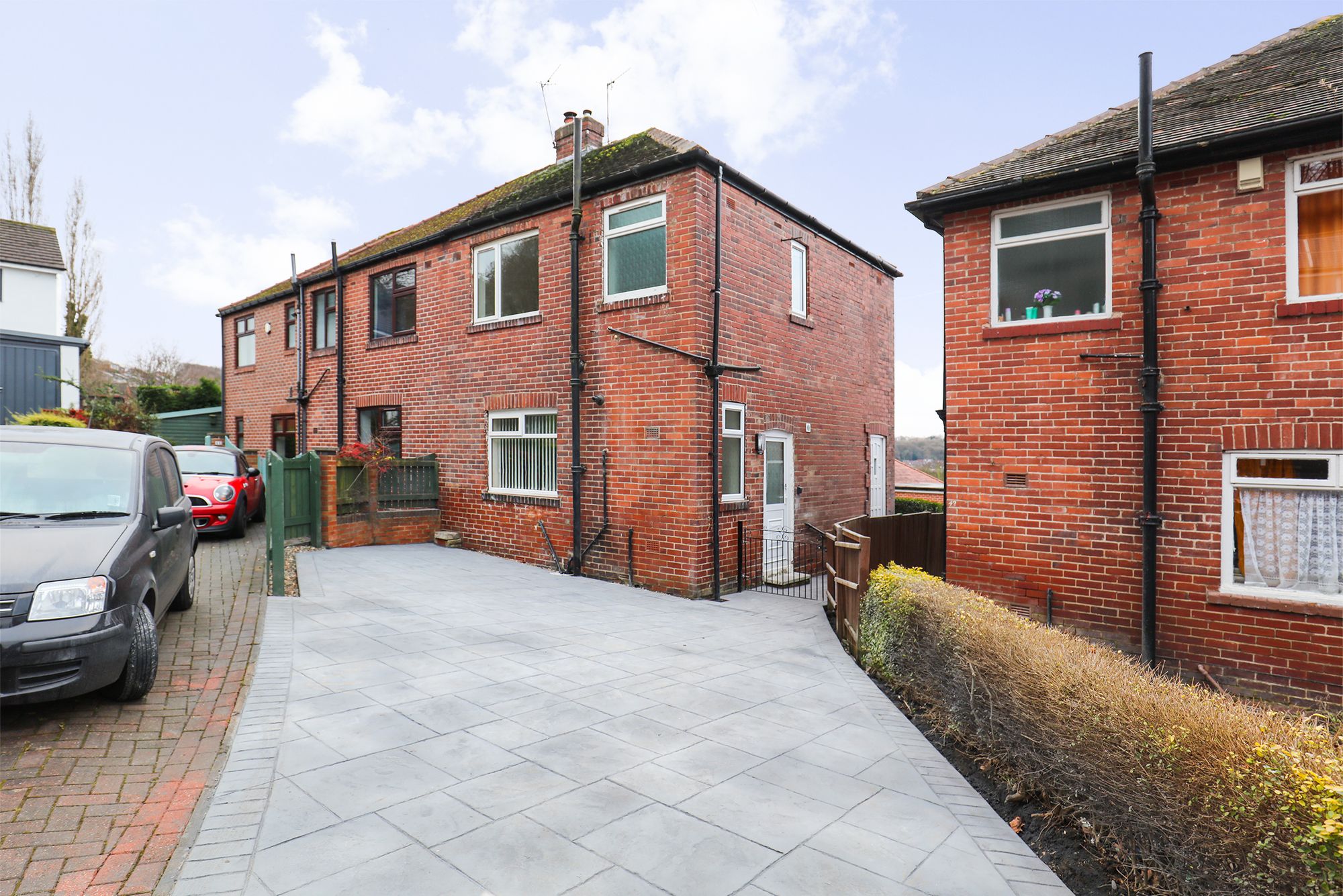 3 bedroom Semi-detached house To Let
