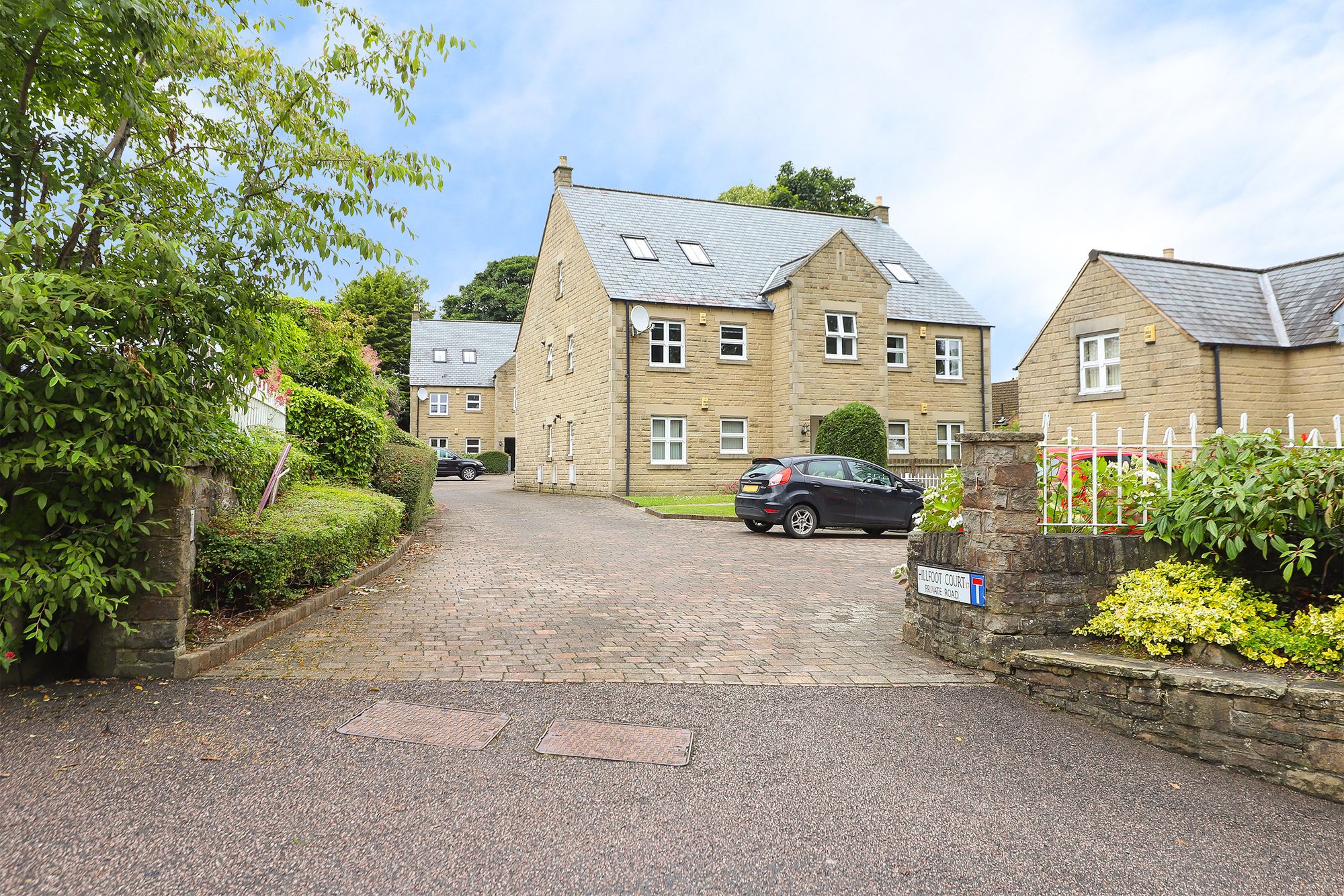 2 bedroom Flat For Sale