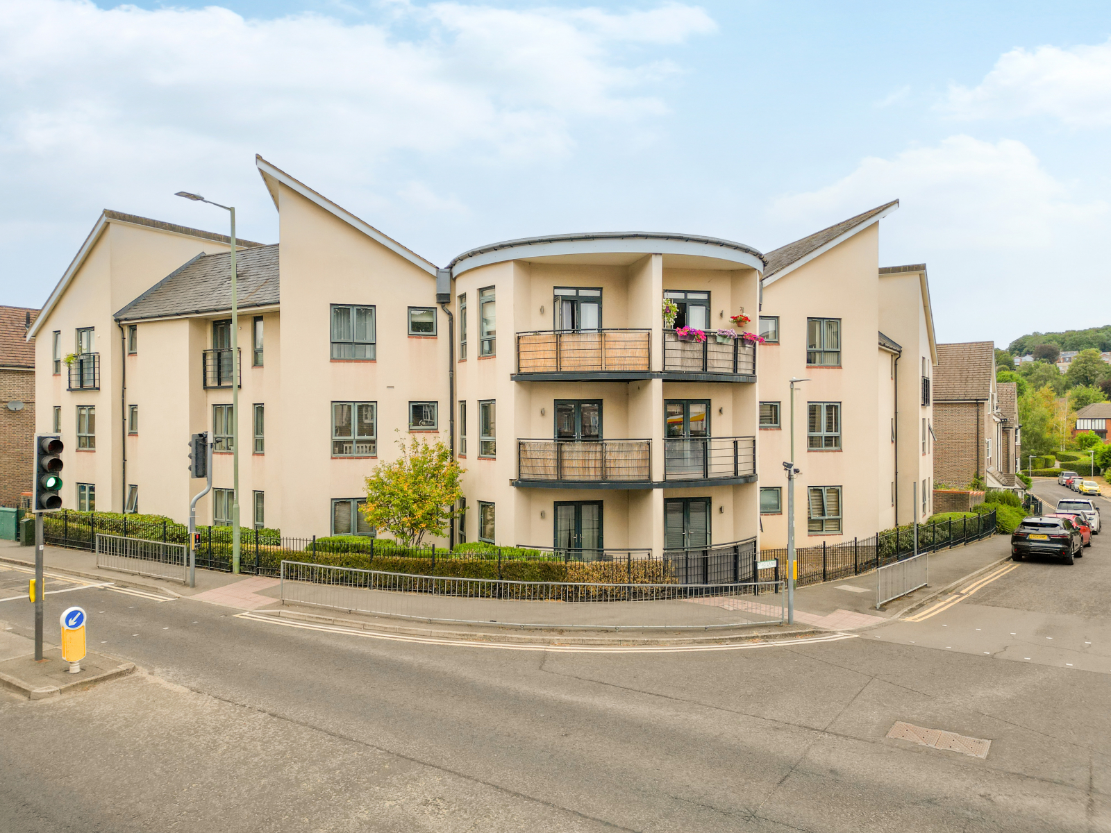 2 bedroom Apartment For Sale