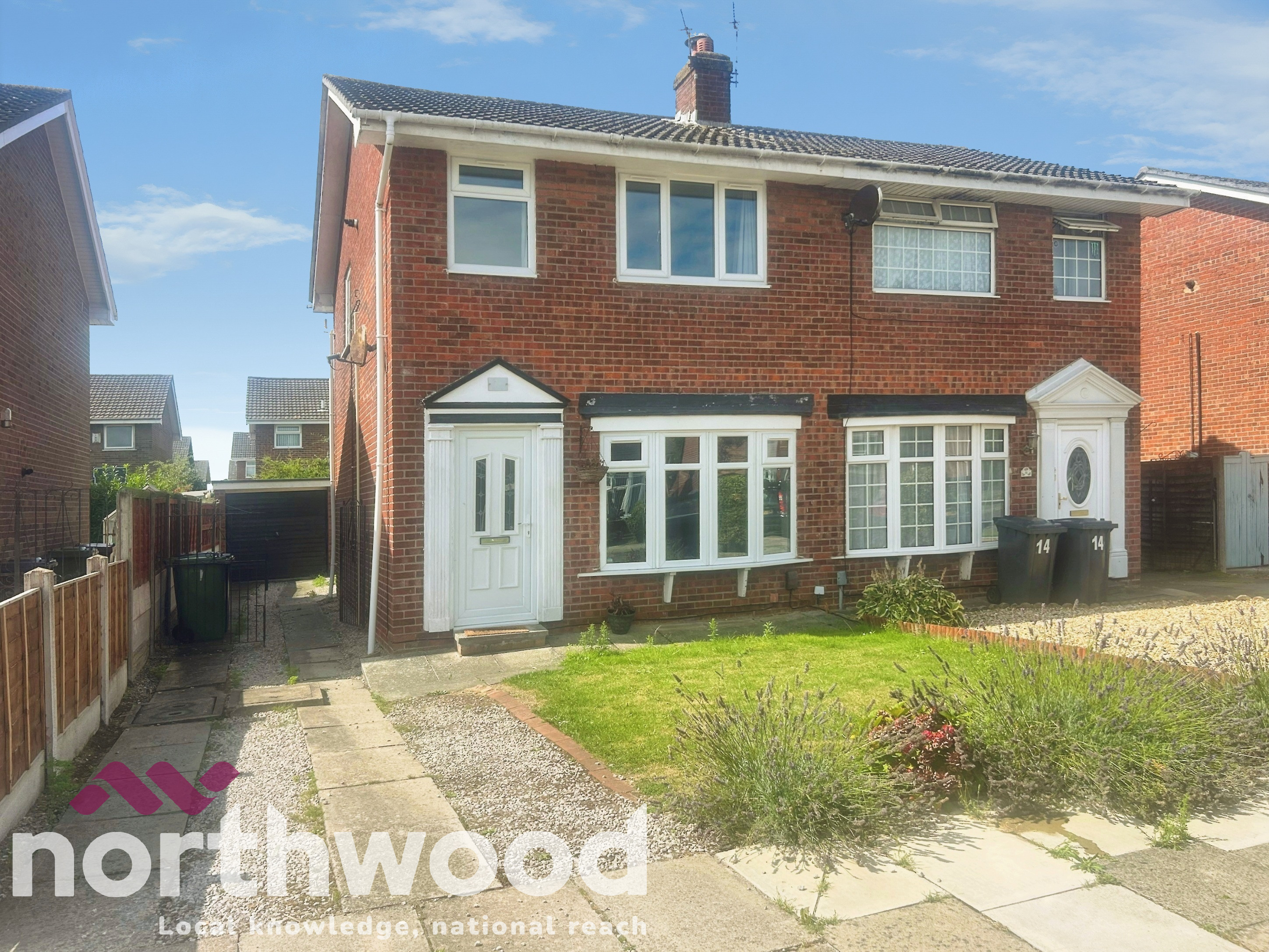 3 bedroom Semi-detached house Under Offer