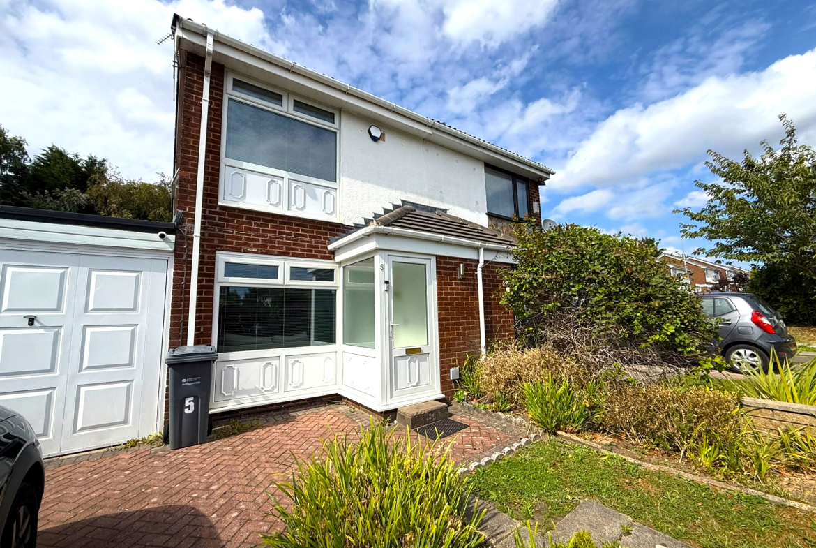 2 bedroom Semi-detached house For Sale