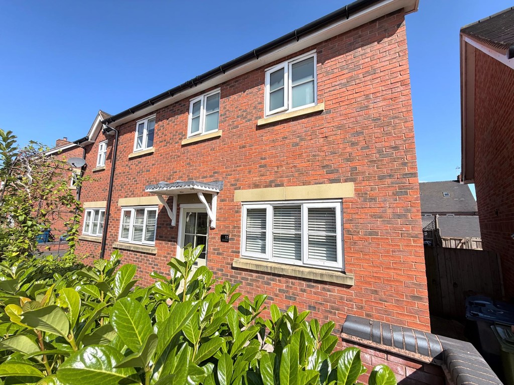 4 bedroom Detached house To Let