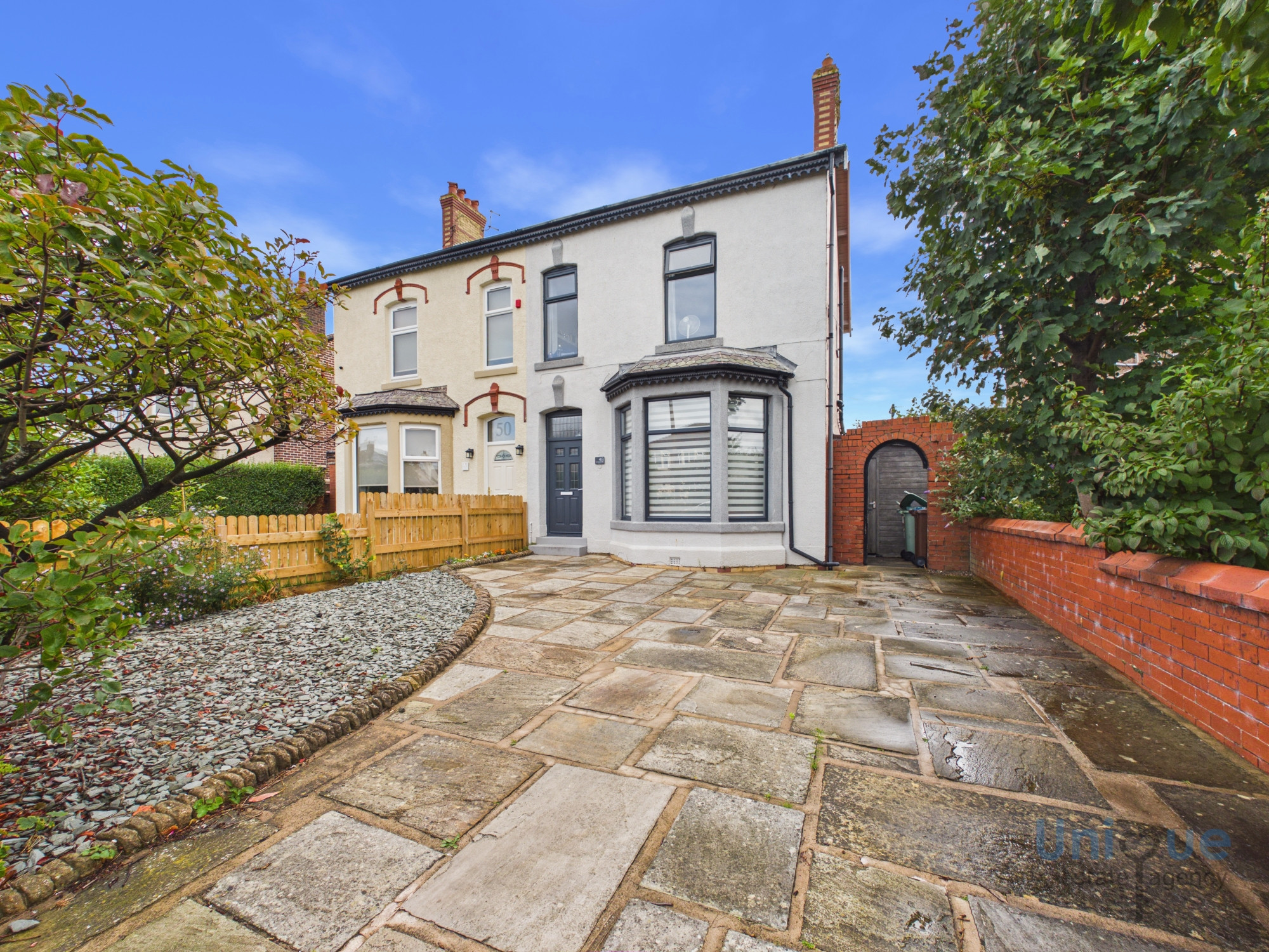 4 bedroom Semi-detached house For Sale