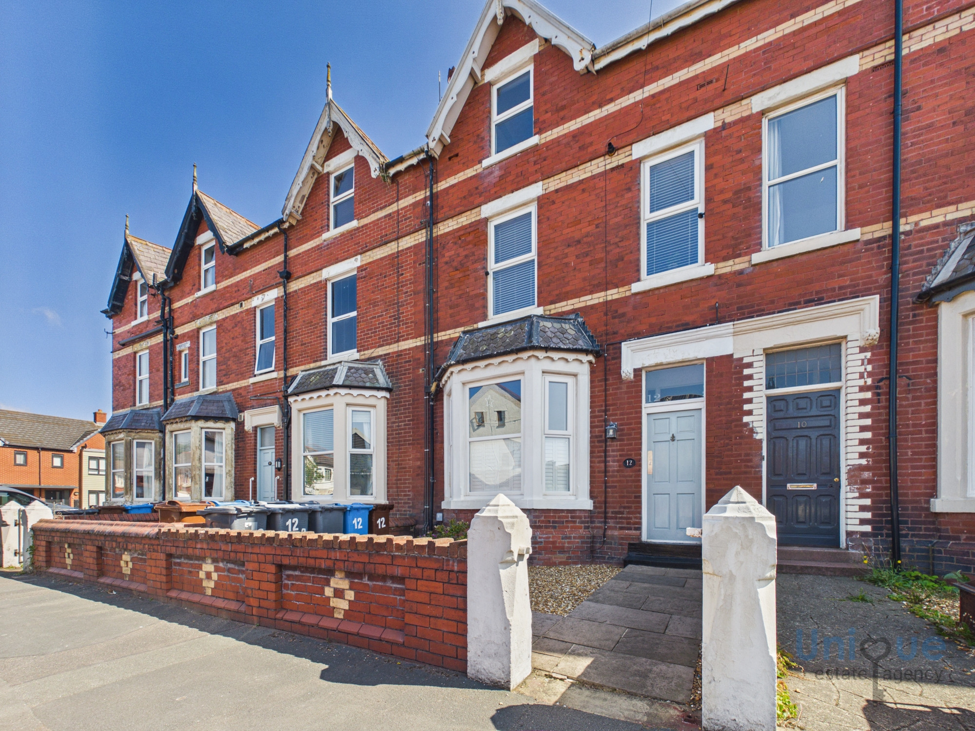 2 bedroom Block of Apartments To Let