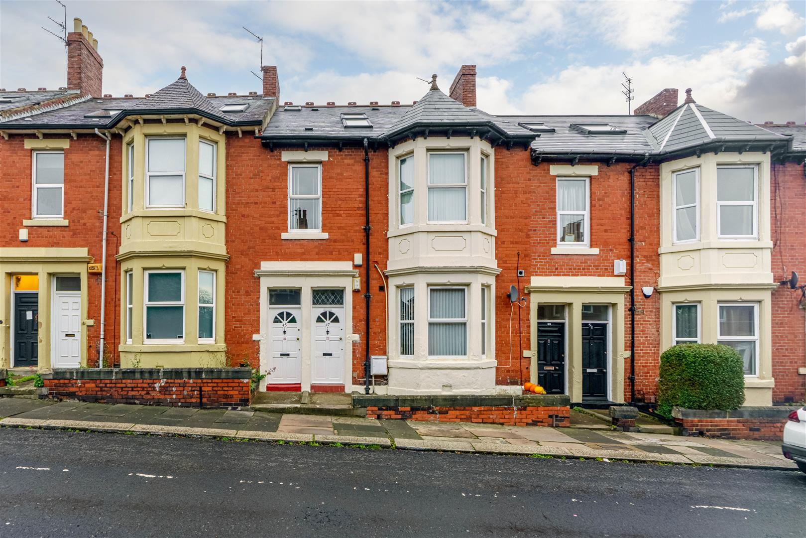 2 bedroom Flat To Let