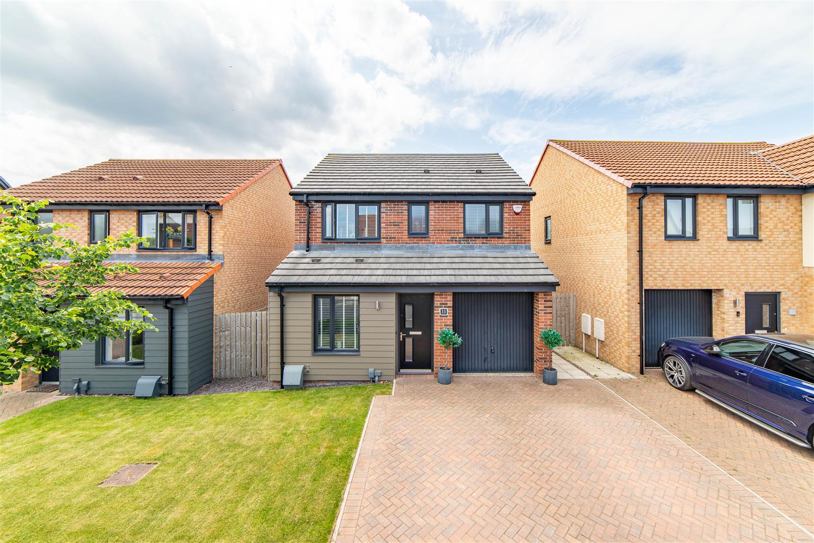 3 bedroom Detached house For Sale