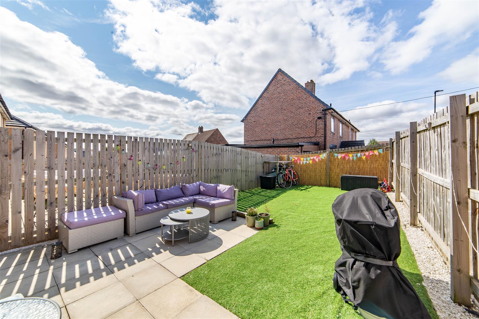 3 bedroom Semi-detached house Under Offer