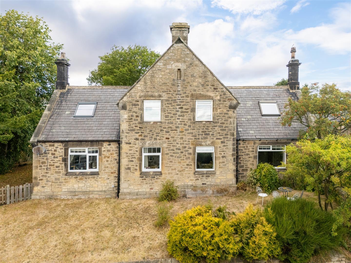 2 bedroom House (unspecified) For Sale