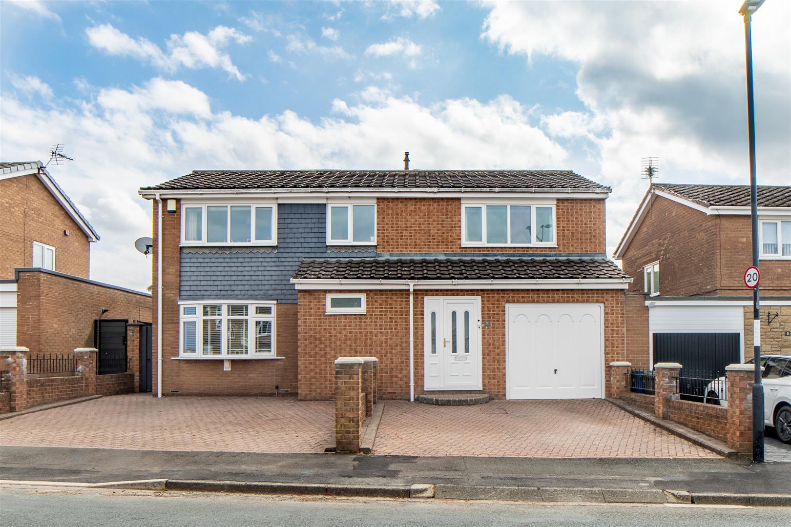 4 bedroom Link detached house For Sale