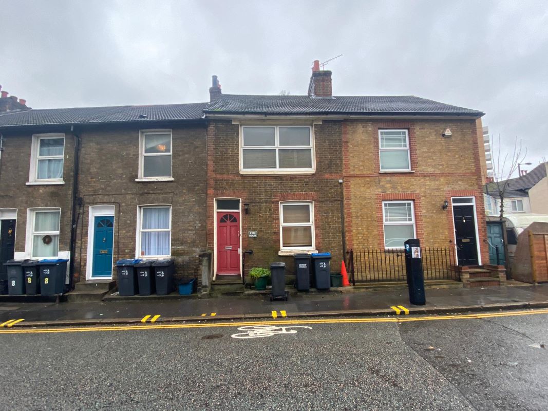 2 bedroom Terraced House Sold