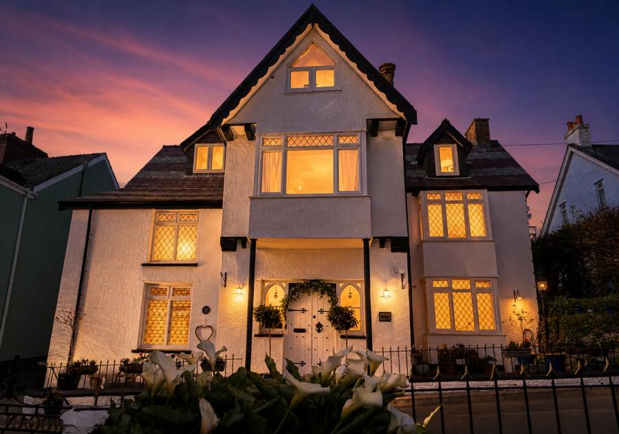 6 bedroom Detached house For Sale