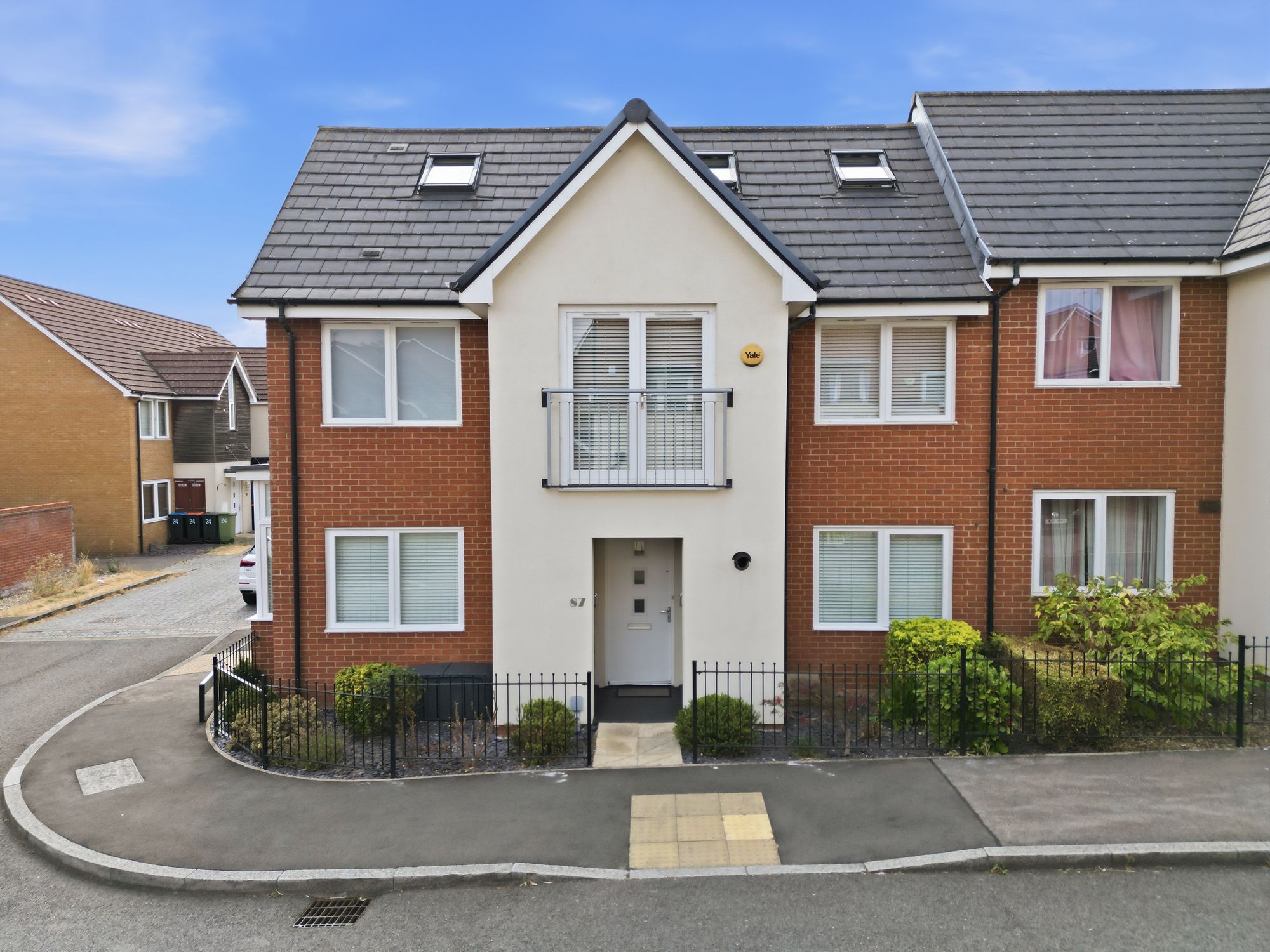 4 bedroom Semi-detached house For Sale