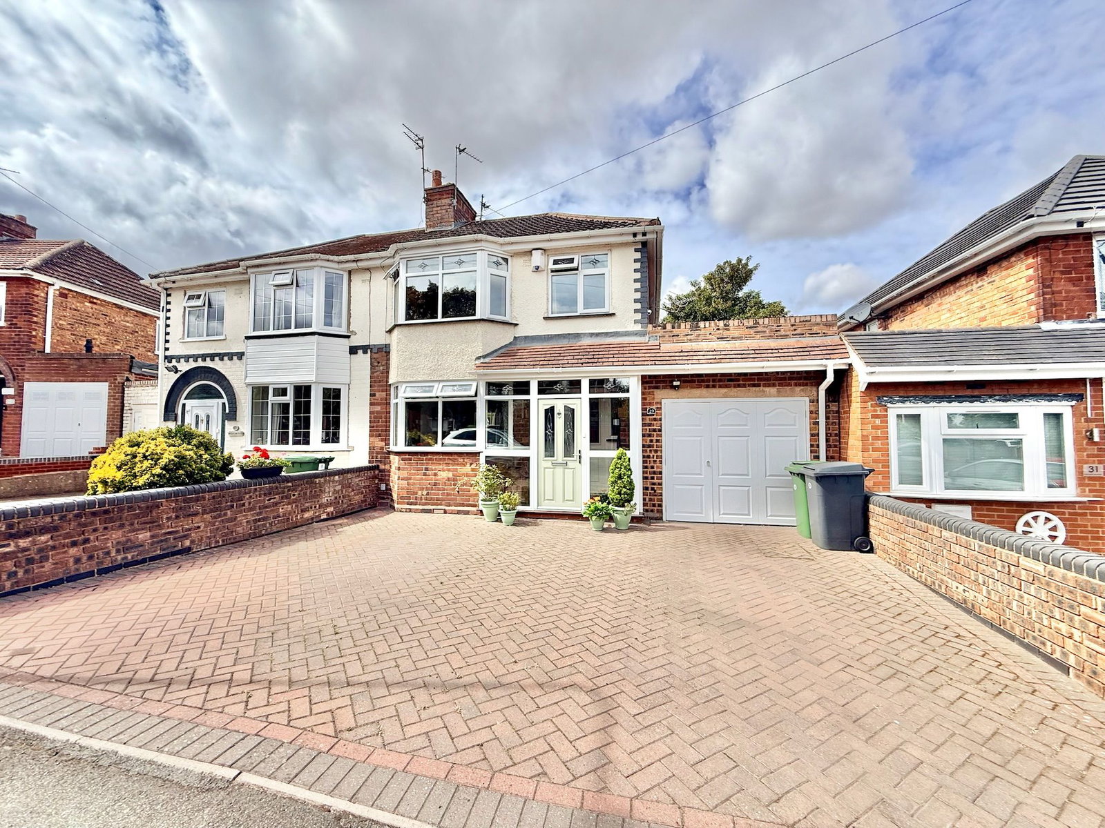 3 bedroom Semi-detached house For Sale