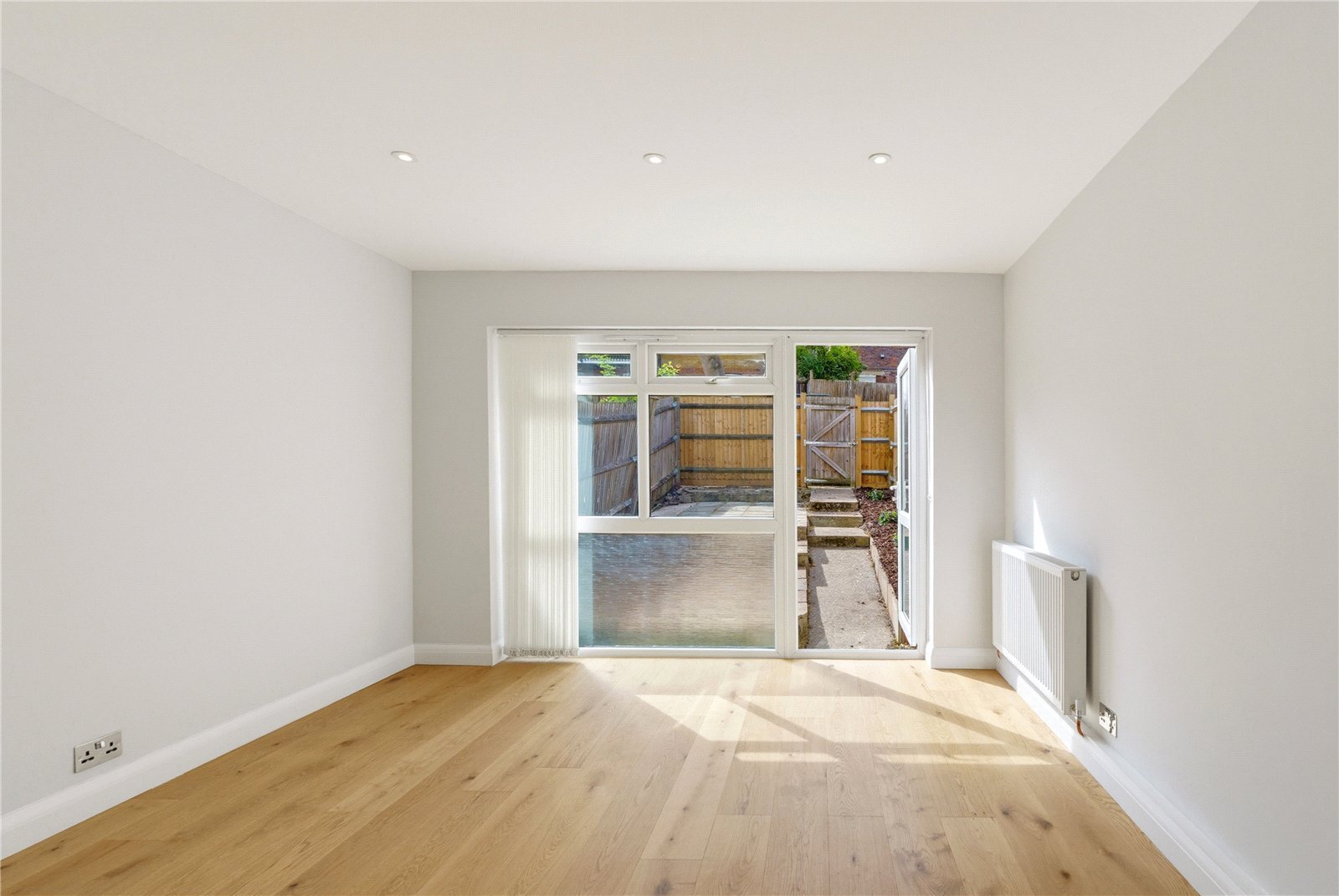 2 bedroom Maisonette For Sale