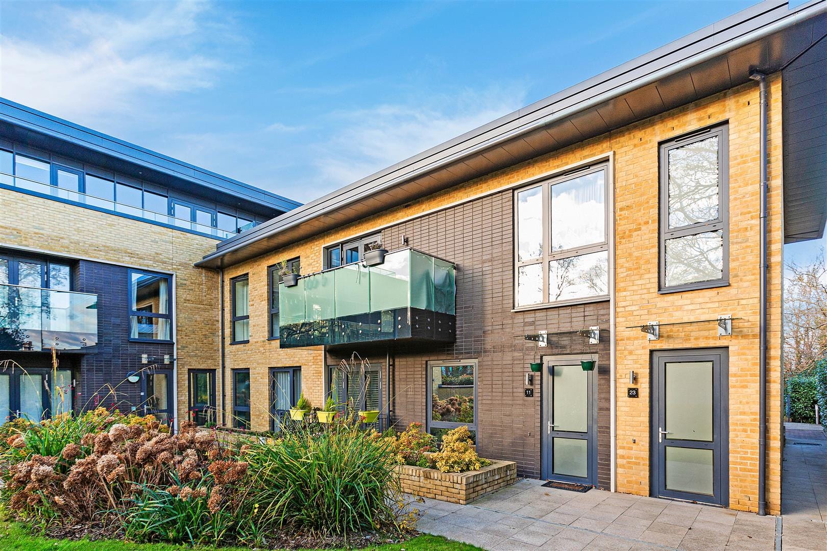 2 bedroom Flat For Sale