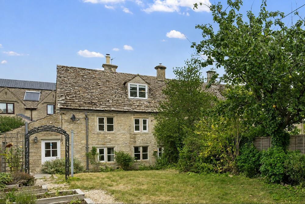 2 bedroom Semi-detached house For Sale