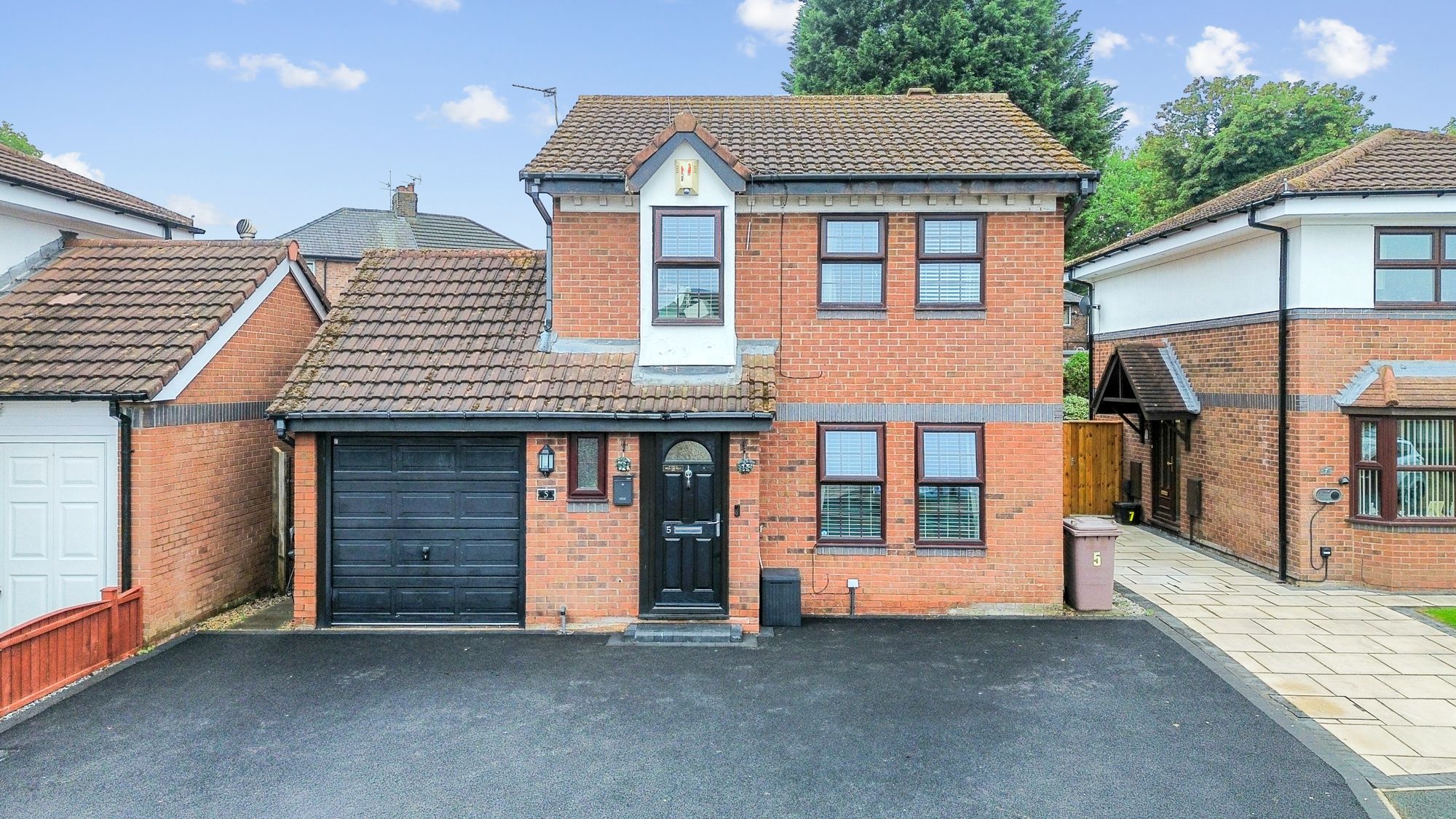 3 bedroom Detached house For Sale