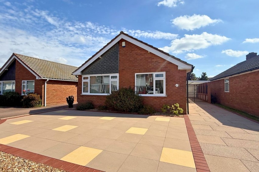 3 bedroom Detached bungalow Under Offer