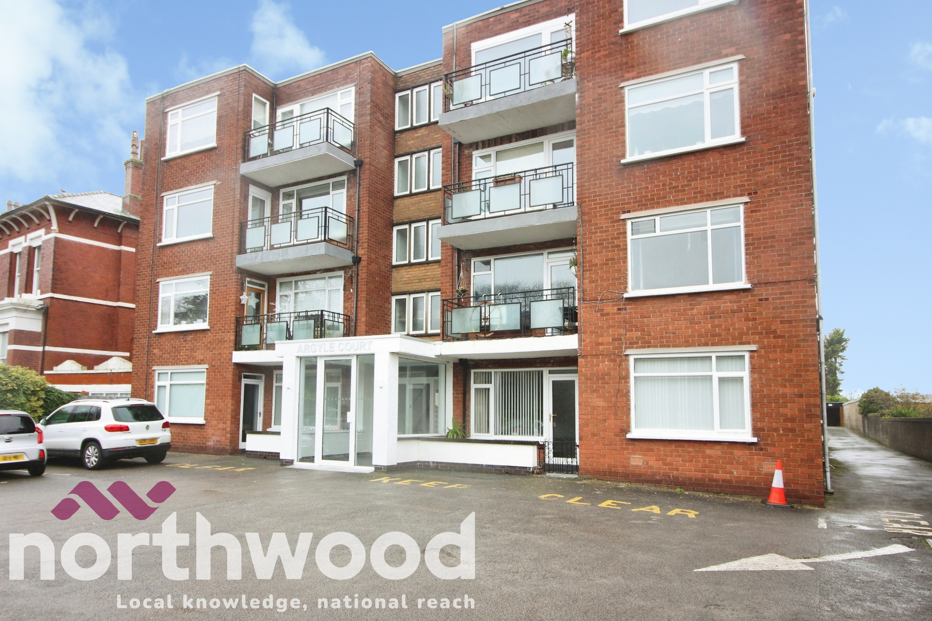 2 bedroom Flat To Let