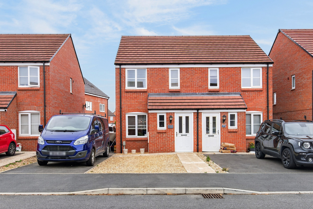 2 bedroom Semi-detached house For Sale