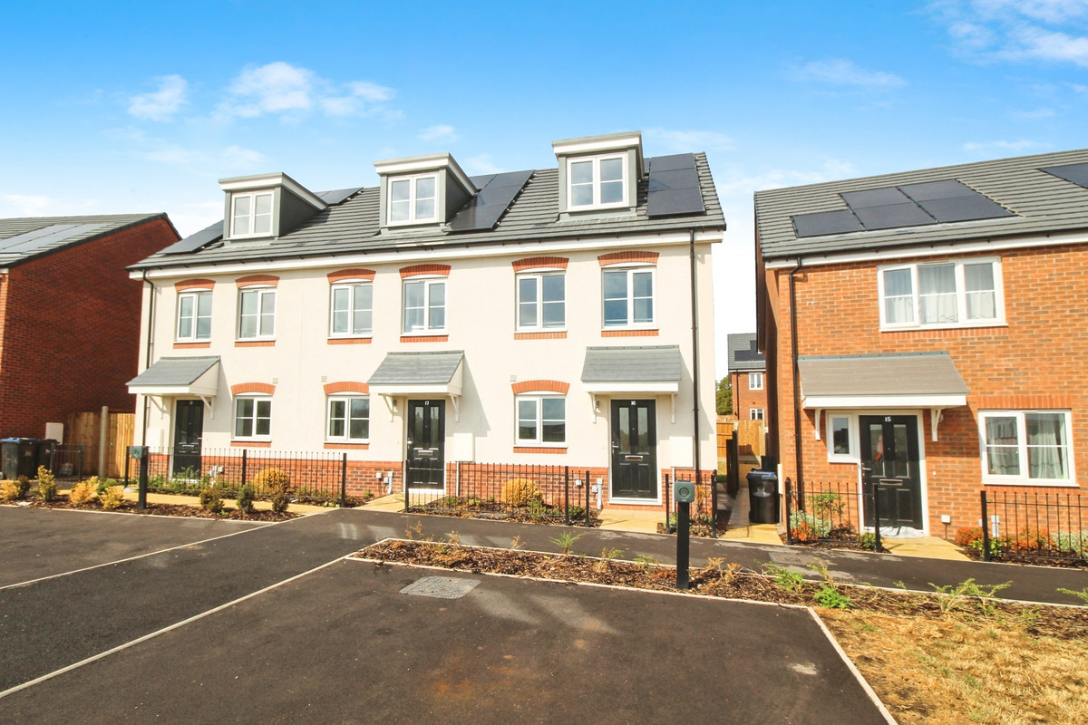 3 bedroom Town house For Sale