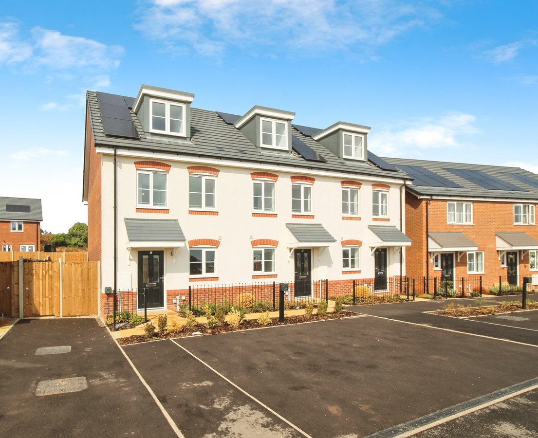 3 bedroom Town house For Sale