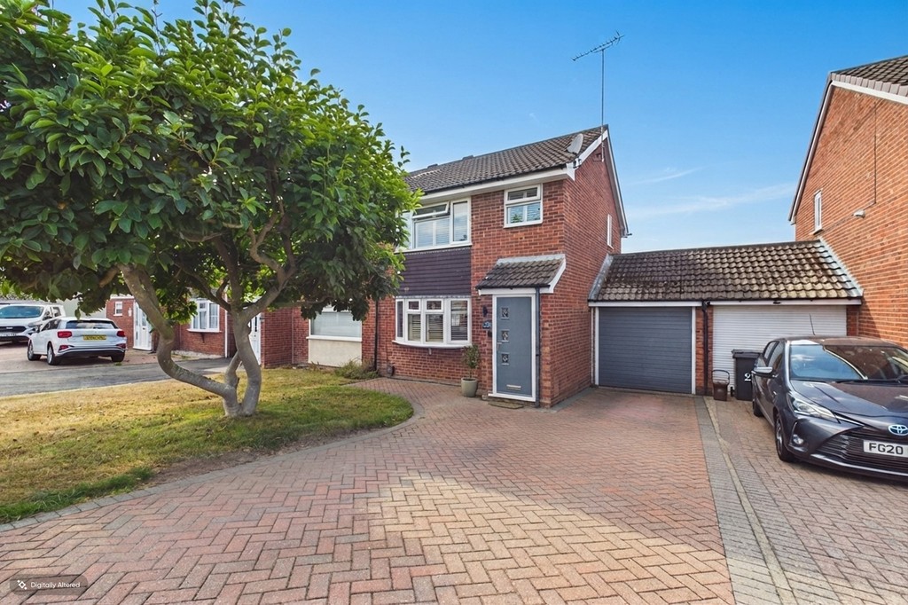 3 bedroom Semi-detached house For Sale