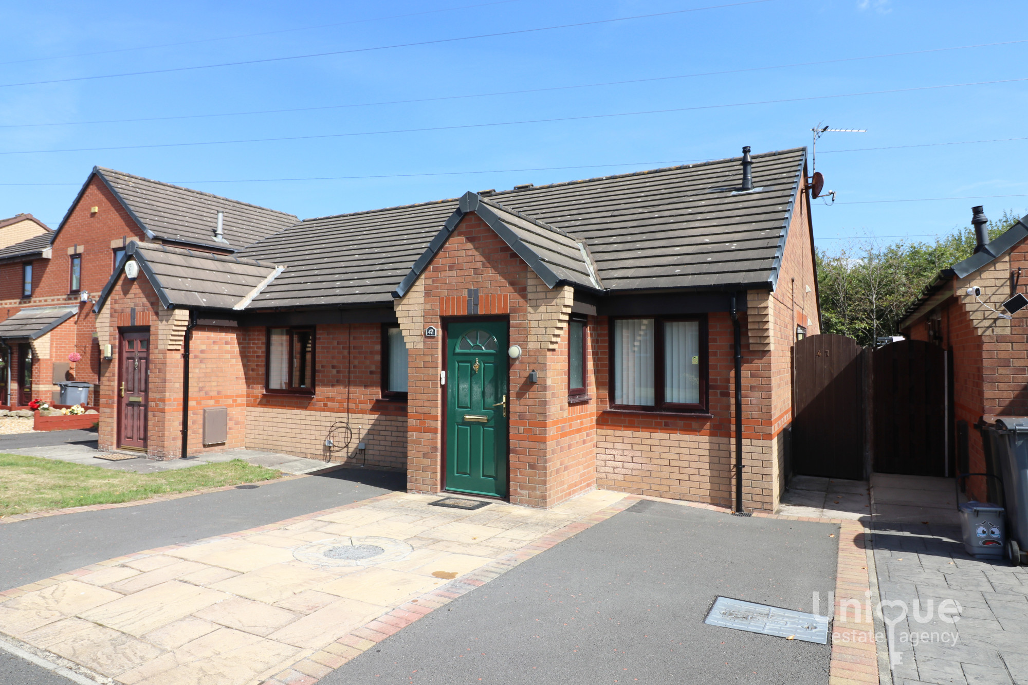 2 bedroom Detached bungalow To Let