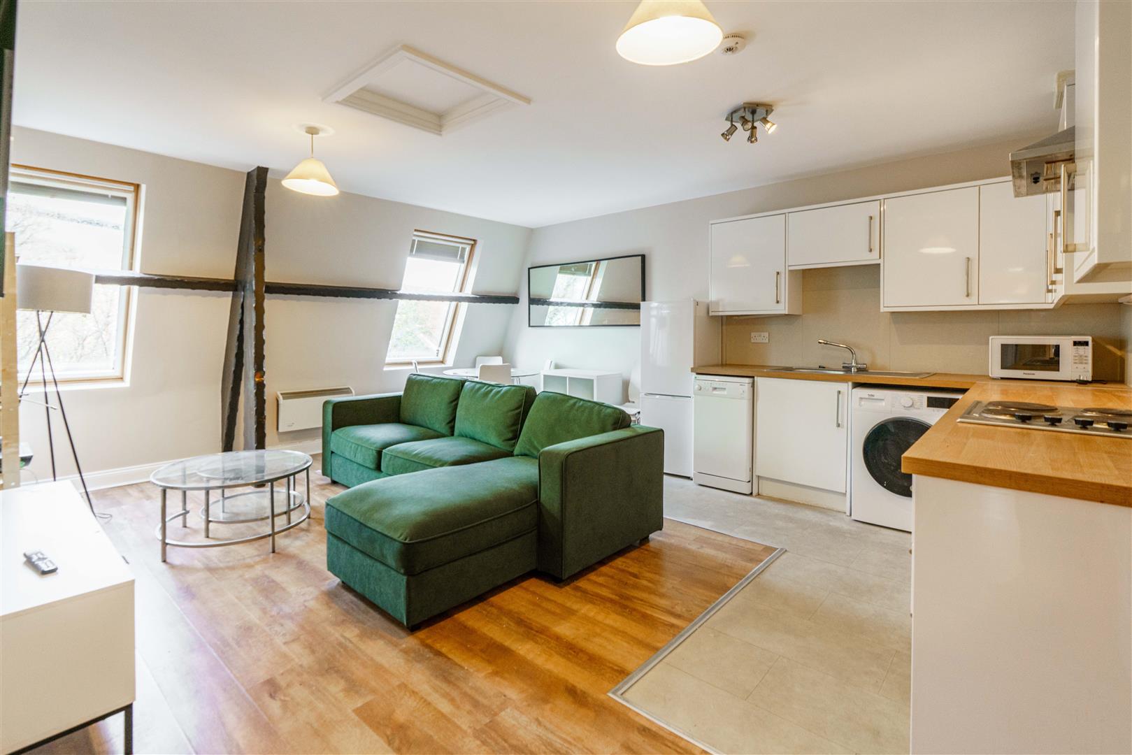 3 bedroom Apartment To Let