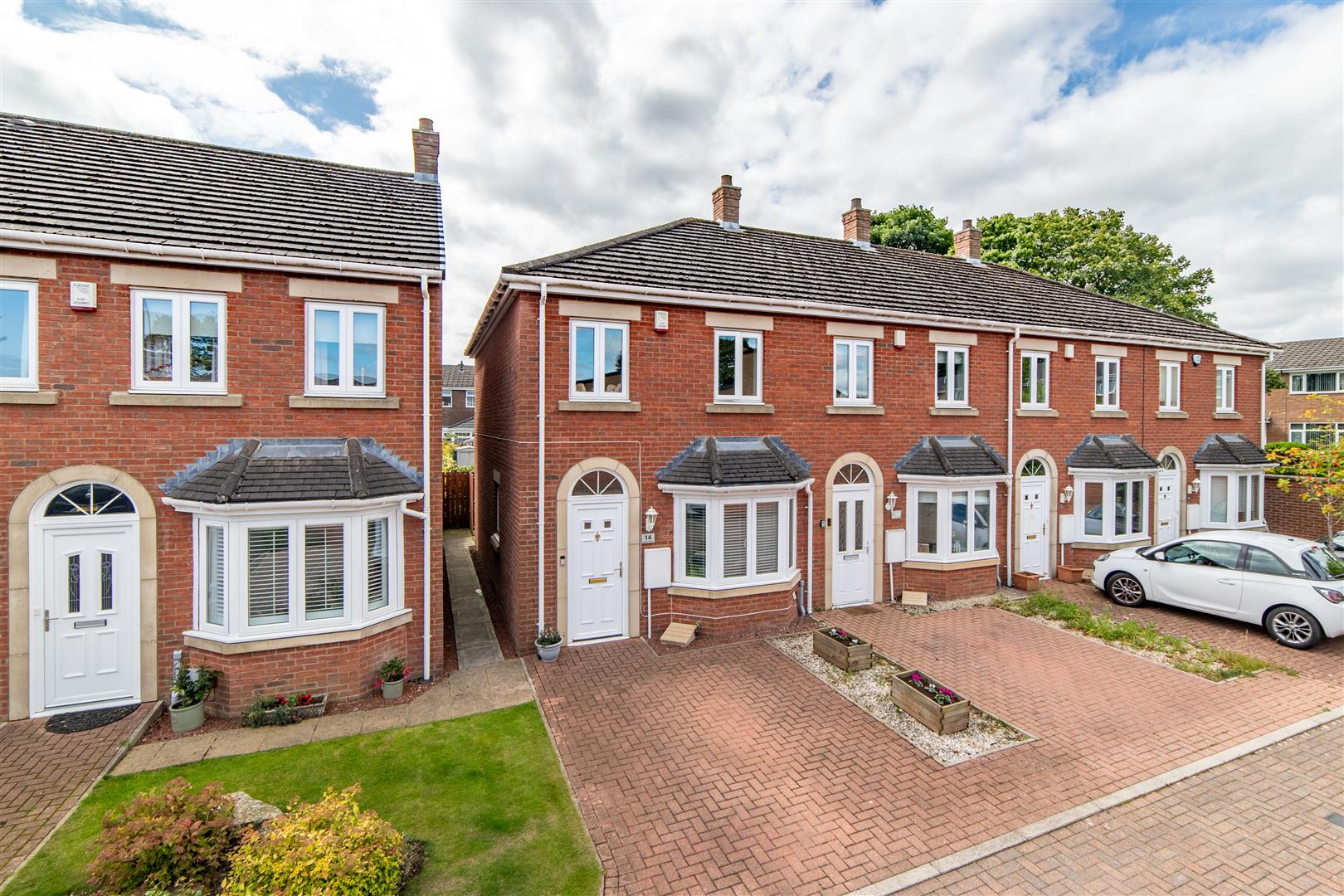 3 bedroom End of terrace house Under Offer
