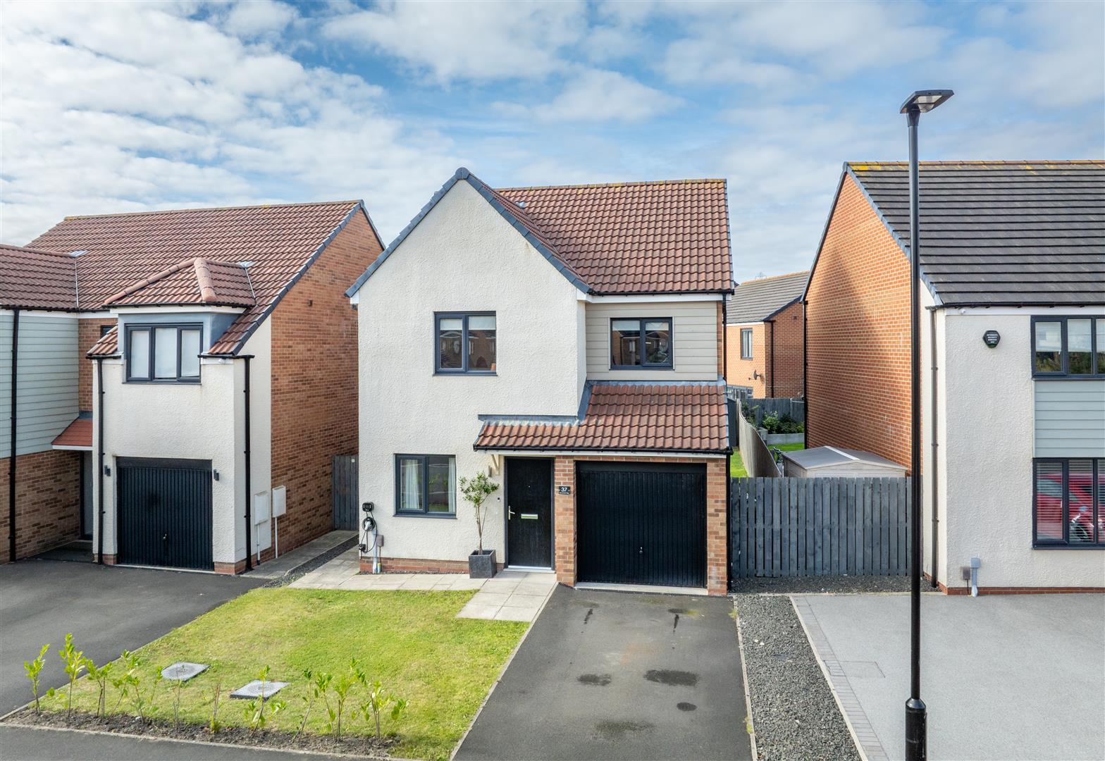 3 bedroom Detached house Under Offer
